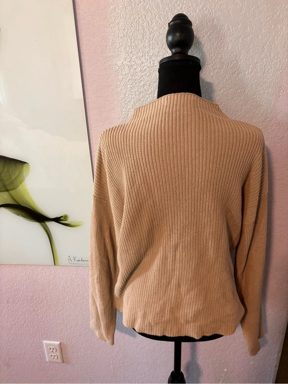 Sweater size medium - Picture 3 of 5